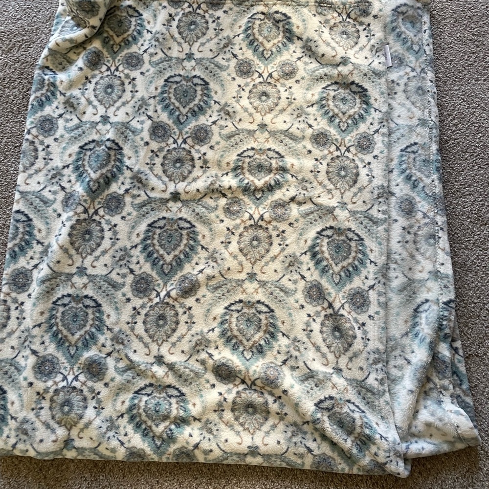 Throw blanket